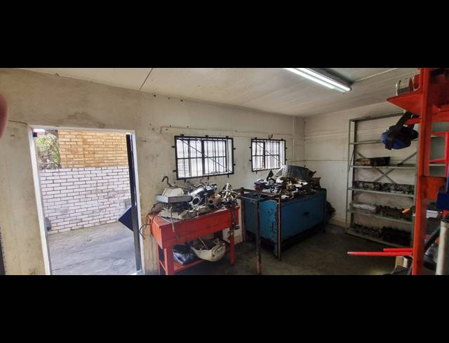 600M² WAREHOUSE FOR SALE IN KRUGERSDORP CENTRAL